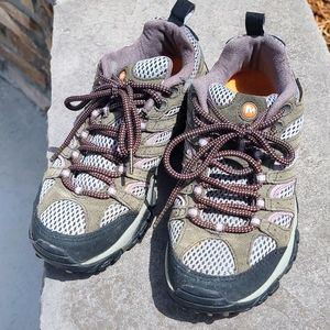 Merrell Women's size 6.5 hiking shoe